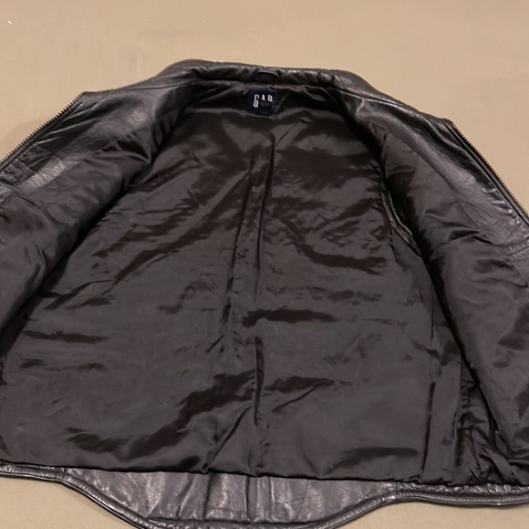 GAP  Black color 💯% leather riding  Womens VEST size SMALL w pockets - Picture 8 of 15